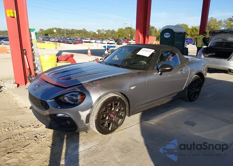 2017 Fiat 124 Spider Elaborazione Abarth z USA, uszkodzony, nr VIN JC1NFAEKXH0119574